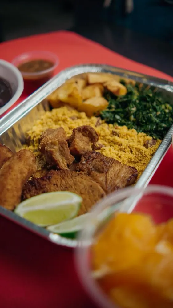 Marmita com fritura e limão